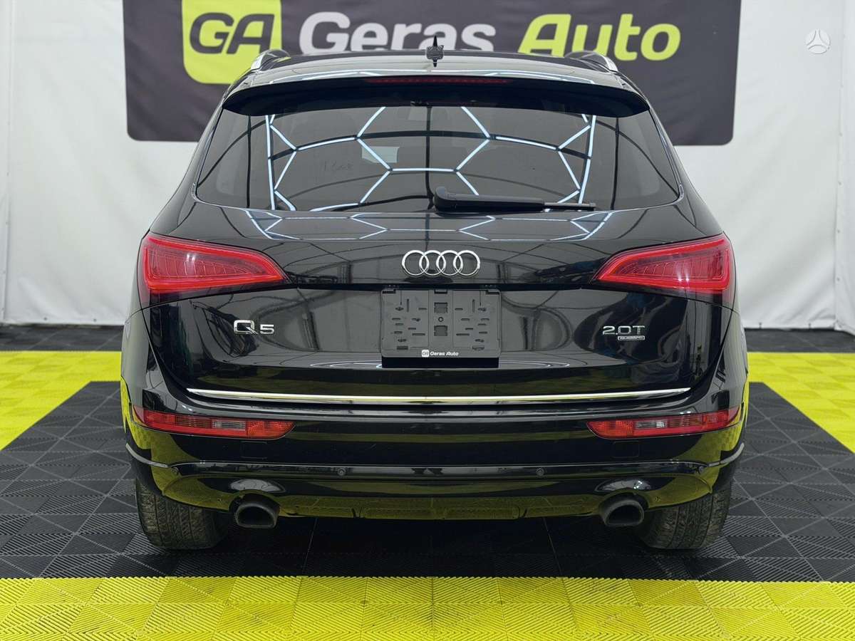 Audi Q5, 2.0 l., off-road / crossover
