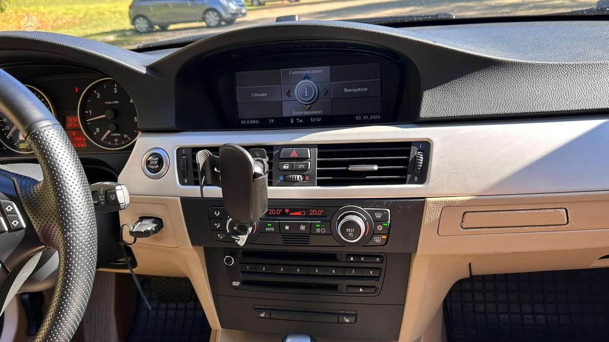 BMW 325, universalas