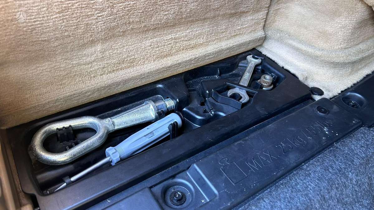 BMW 325, Универсал
