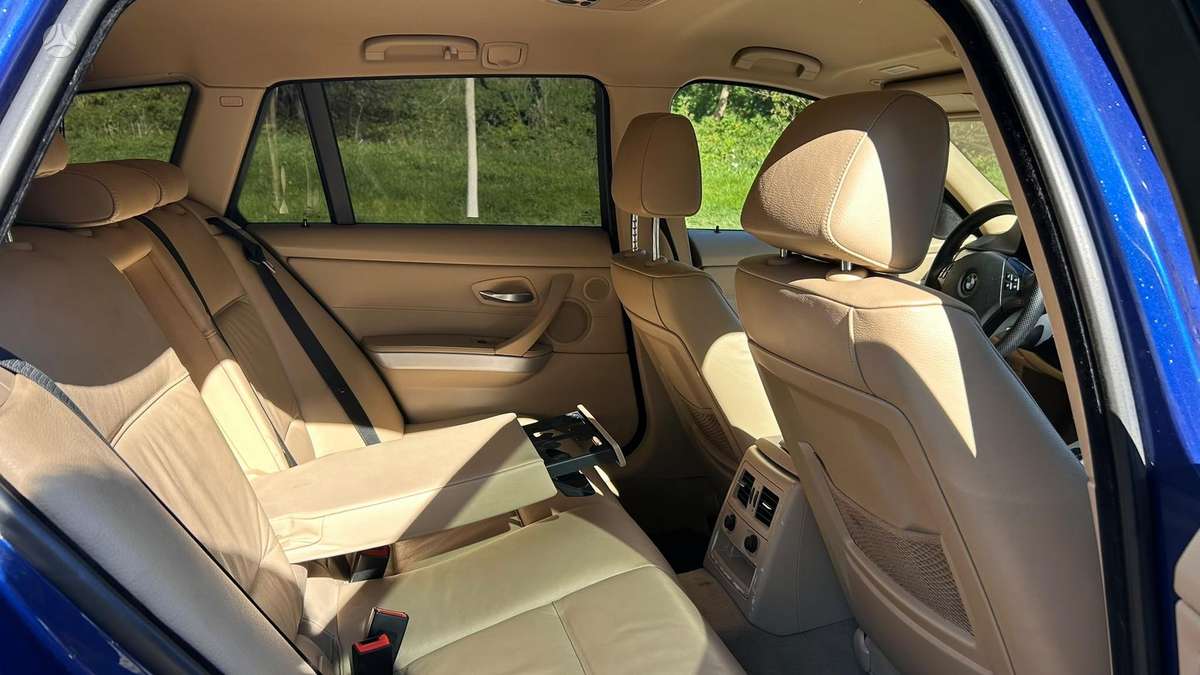 BMW 325, universalas