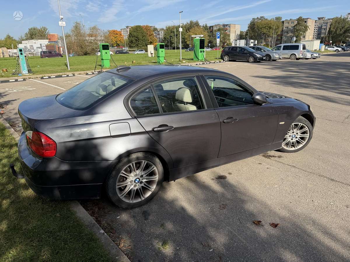 BMW 318, 2.0 l., Седан