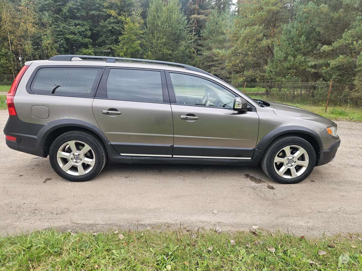 Volvo XC70, 2.4 l., wagon