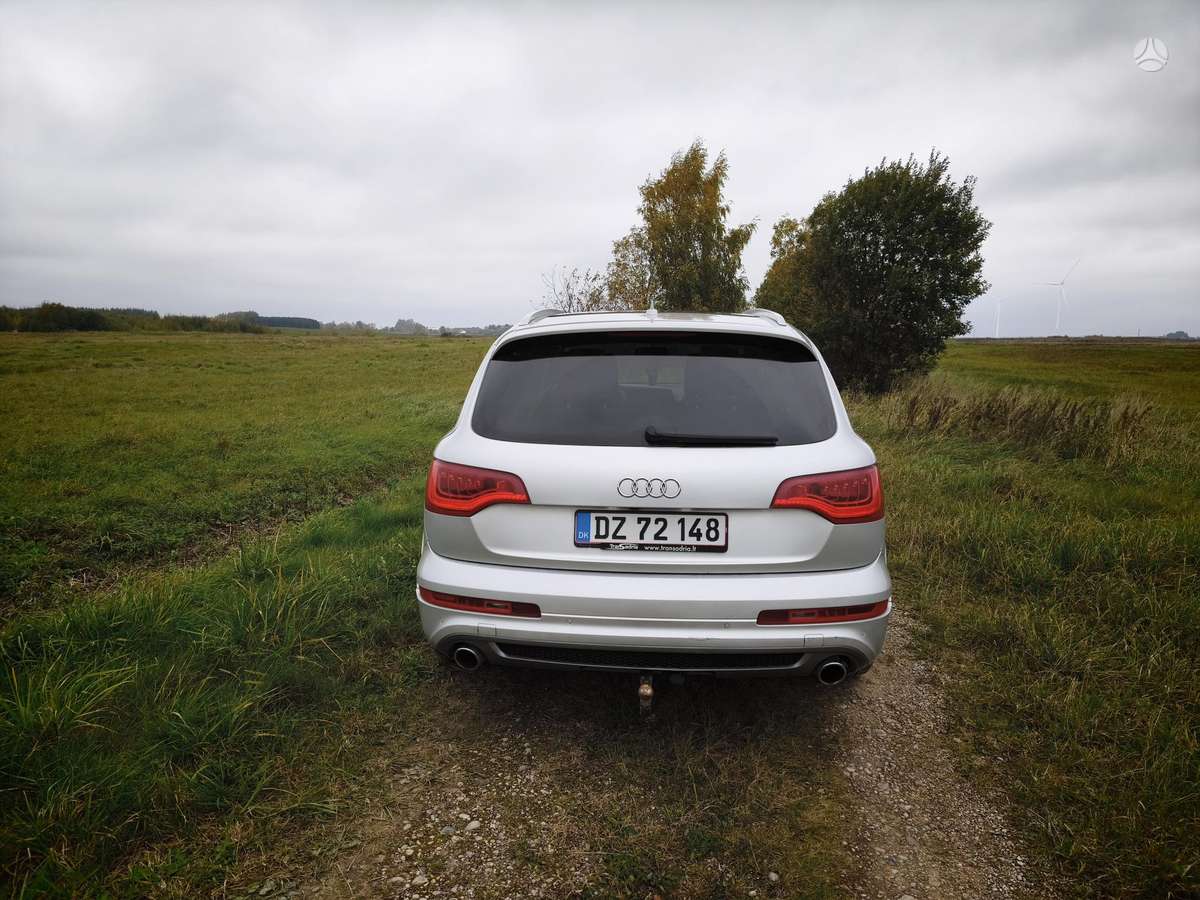 Audi Q7, 3.0 l., off-road / crossover