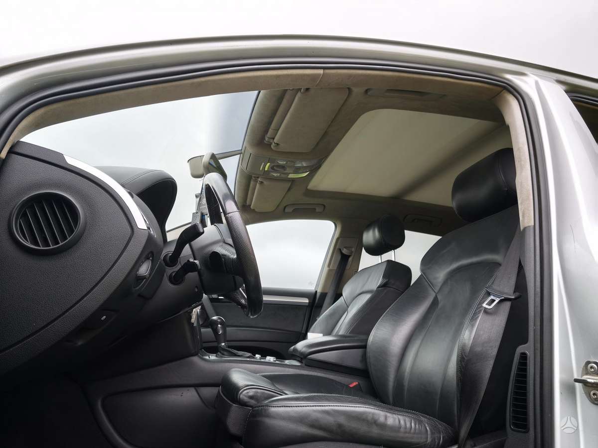 Audi Q7, 3.0 l., off-road / crossover