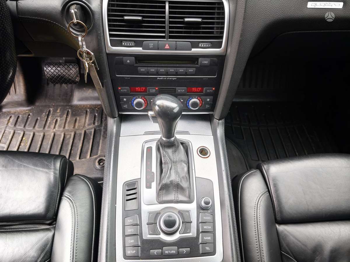 Audi Q7, 3.0 l., off-road / crossover