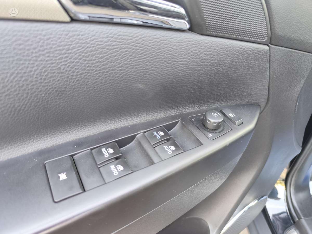 Opel Antara 2012 — photo 15