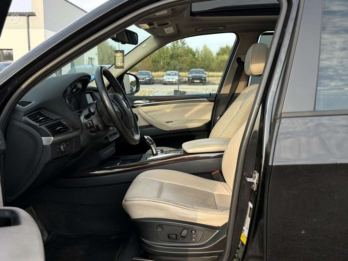 BMW X5, 3.0 l., off-road / crossover