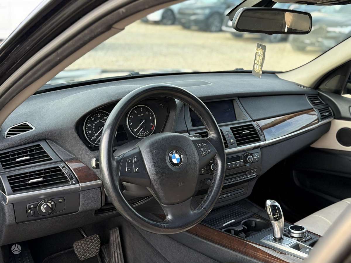 BMW X5, 3.0 l., off-road / crossover