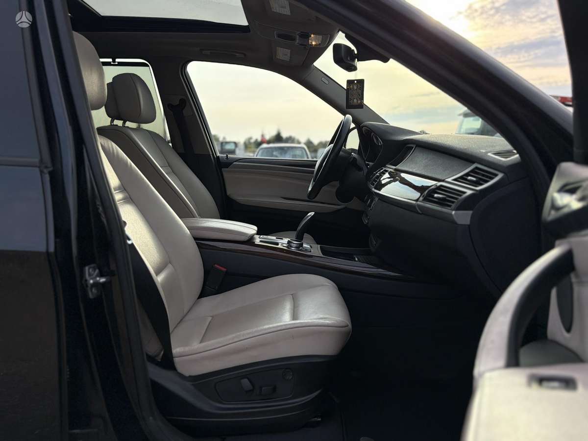 BMW X5, 3.0 l., off-road / crossover