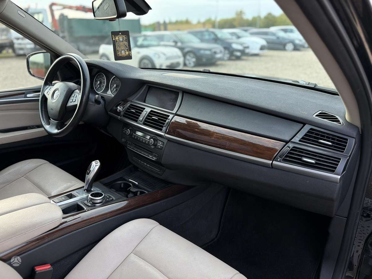 BMW X5, 3.0 l., off-road / crossover