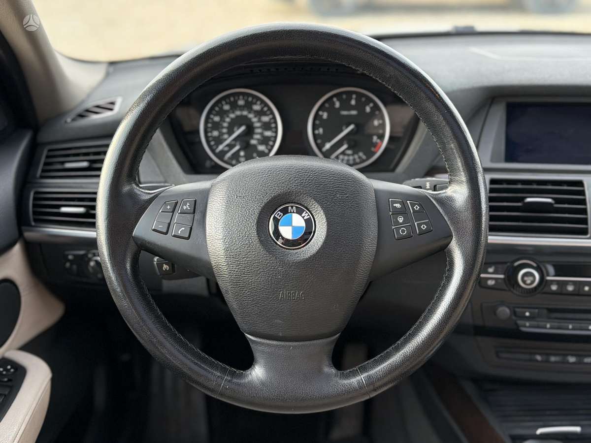 BMW X5, 3.0 l., off-road / crossover