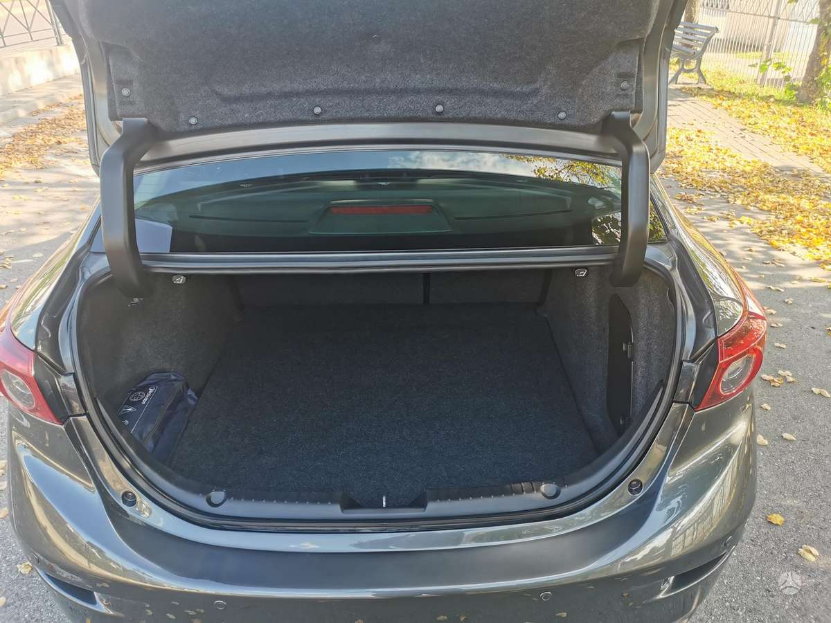 Mazda 3, 2.0 l., Седан