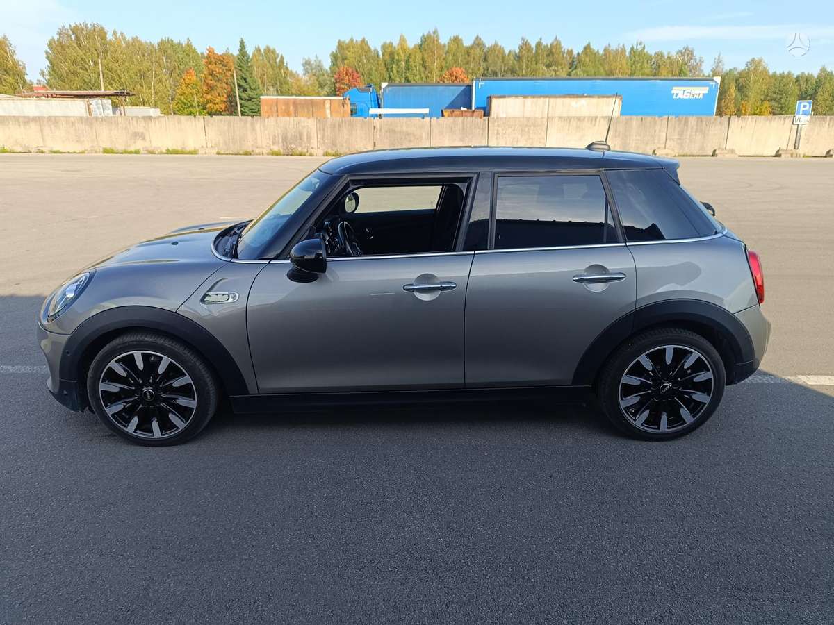 Mini Cooper, 1.5 l., hatchback