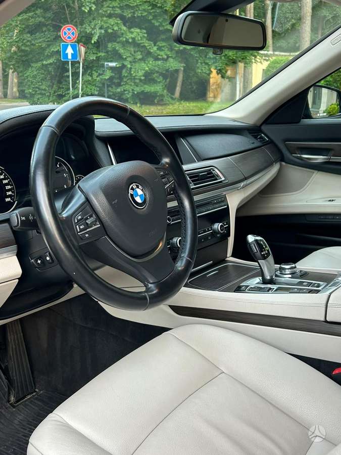 BMW 740, 3.0 l., Седан