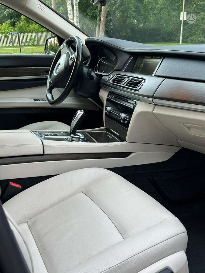 BMW 740, 3.0 l., Седан