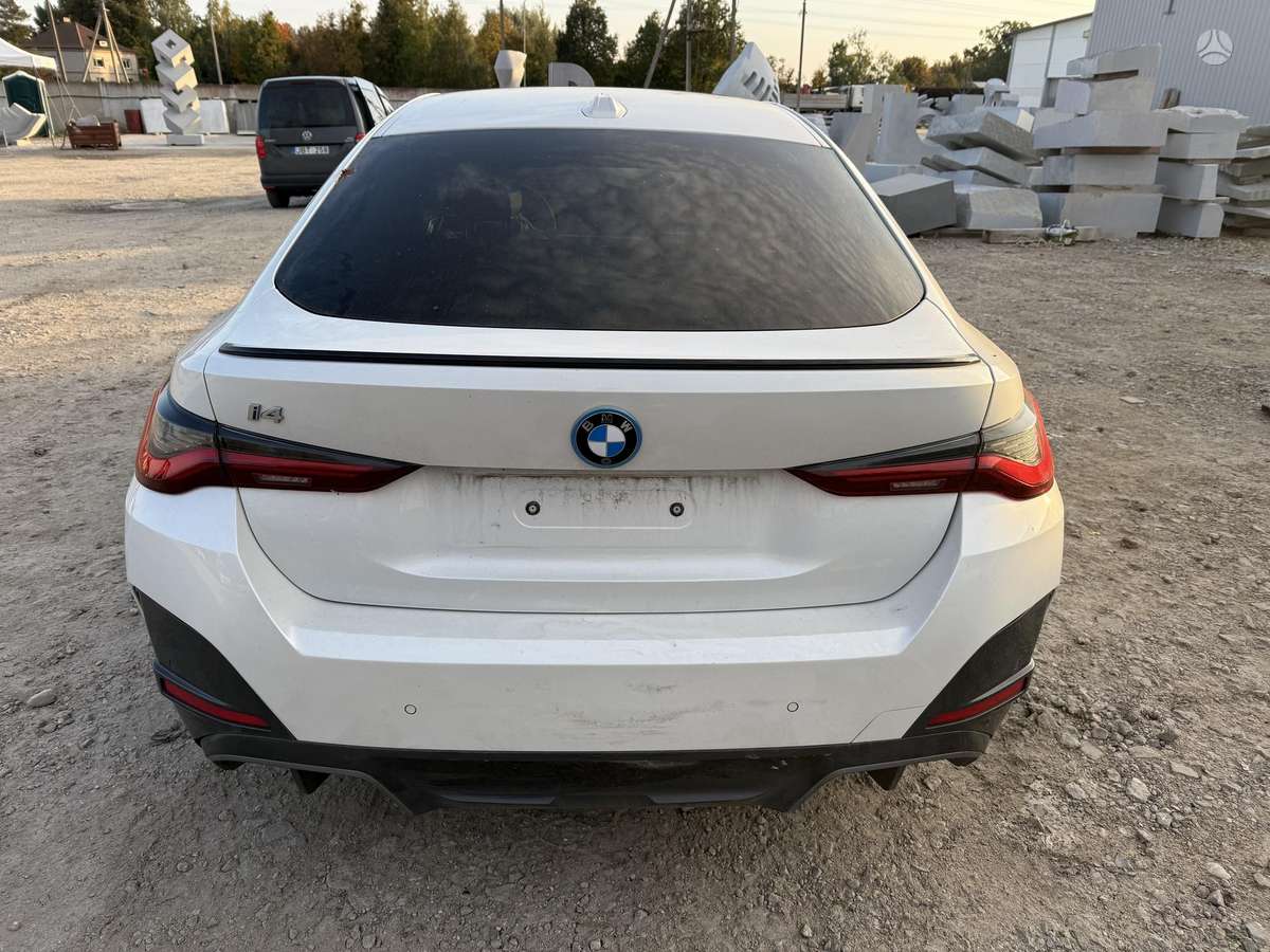 BMW i4, sedanas