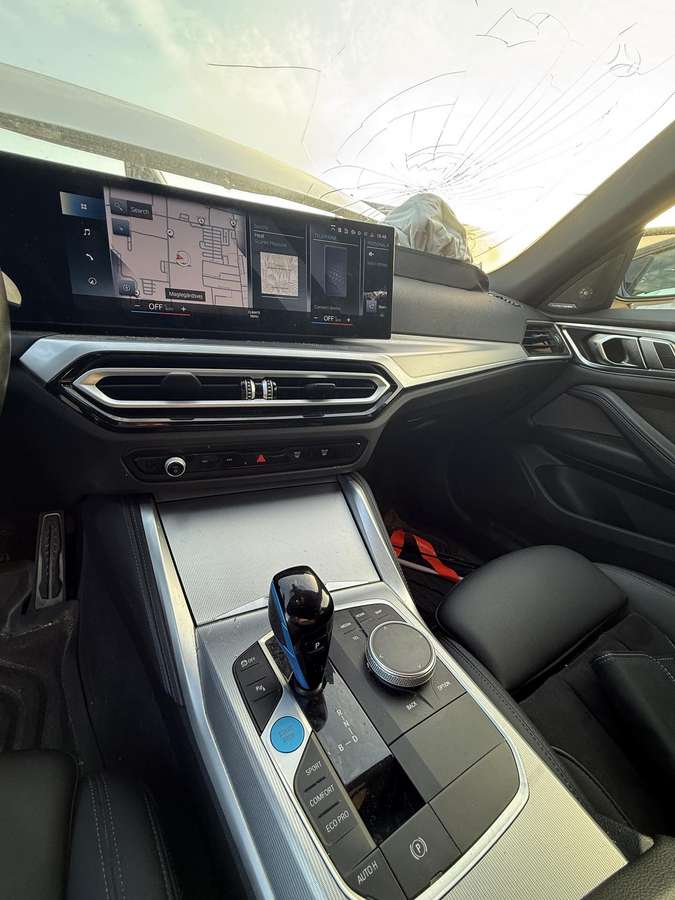 BMW i4, Седан