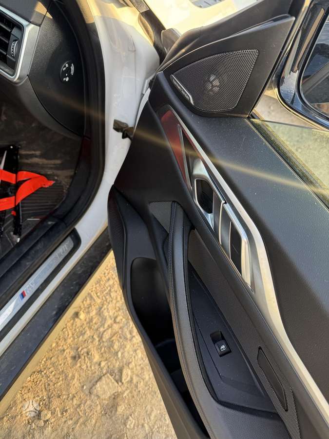 BMW i4, sedanas