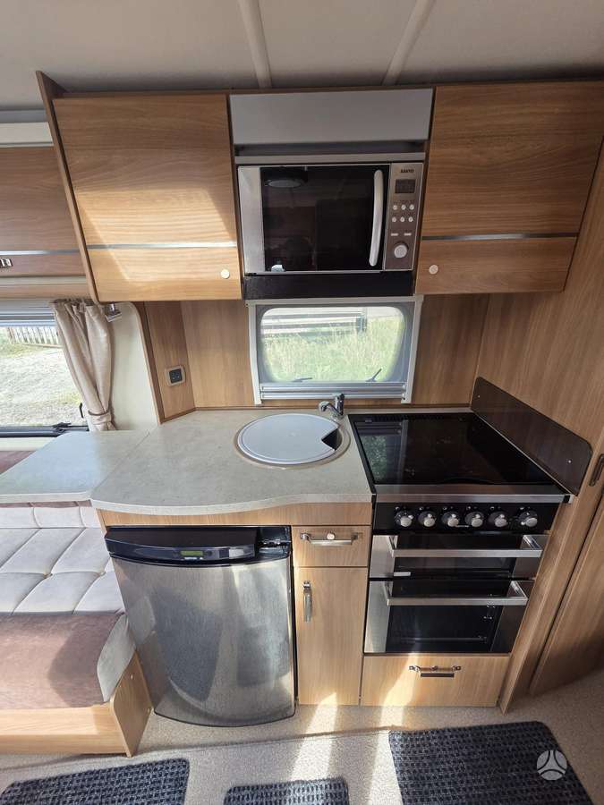Swift Corniche, kemperis