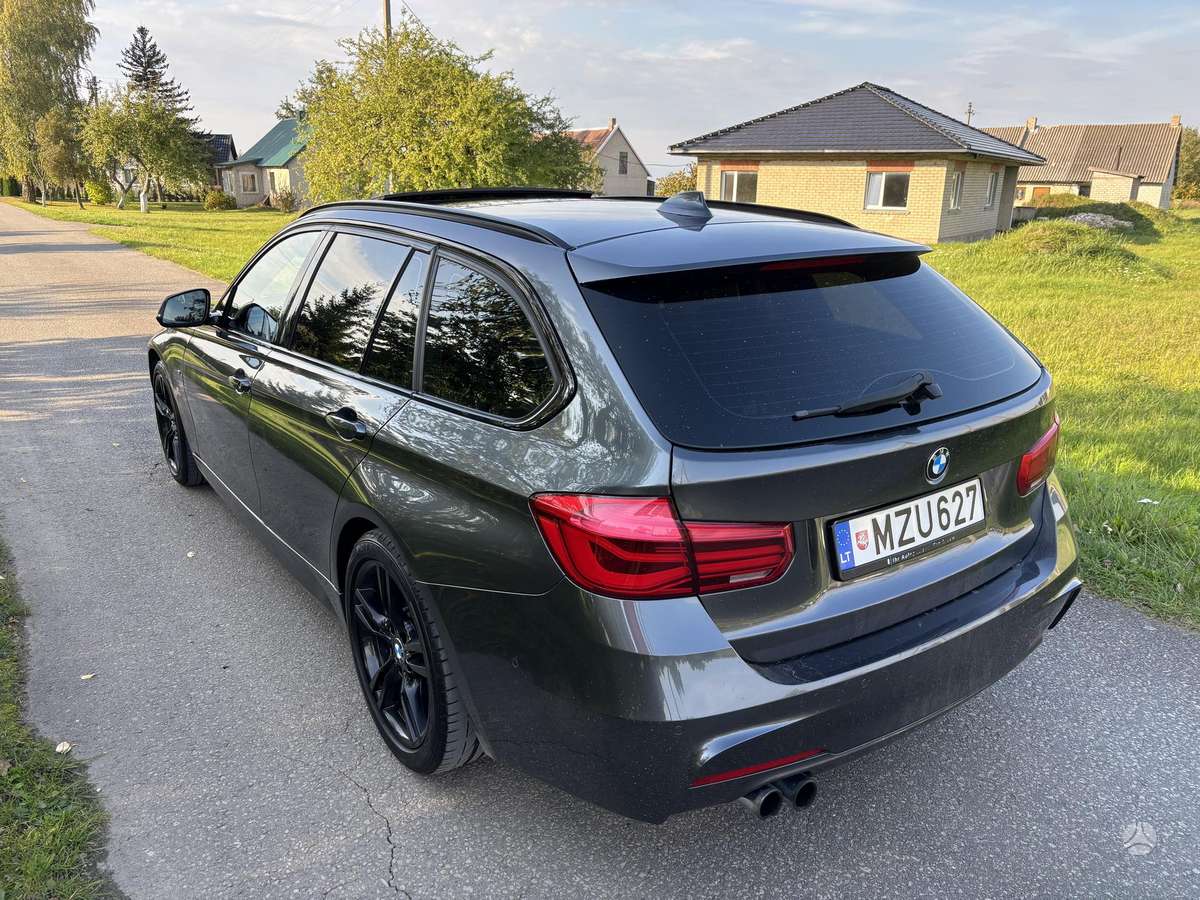 BMW 320, universalas