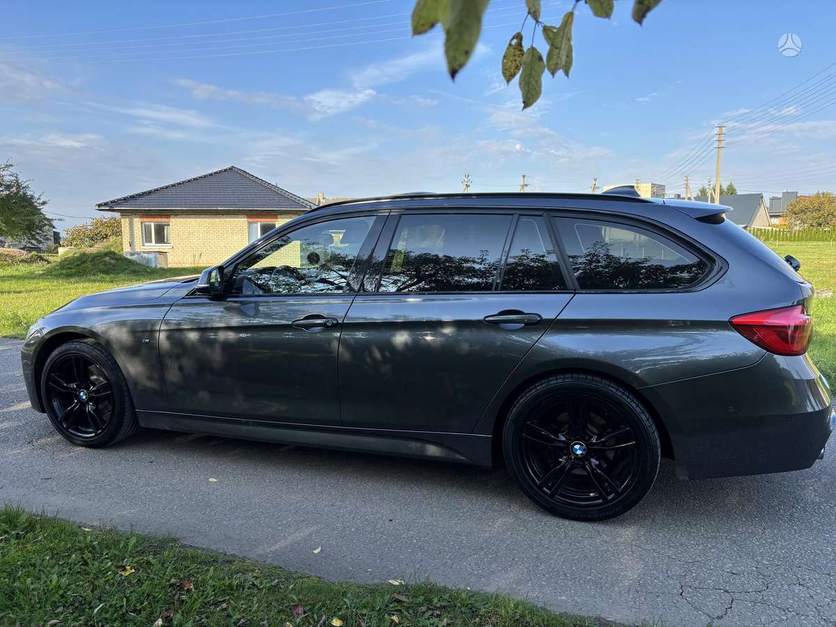 BMW 320, universalas