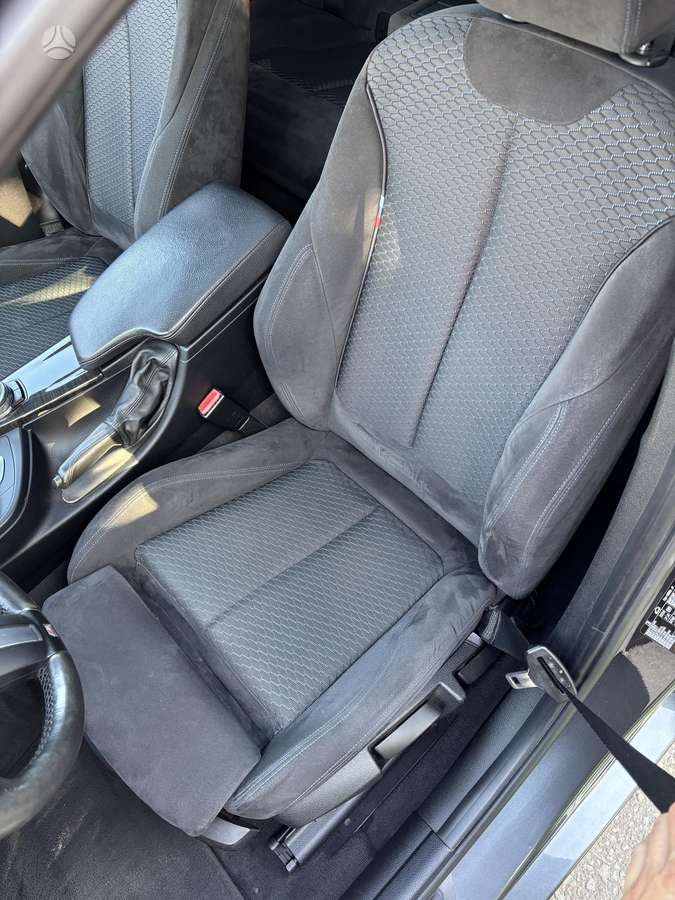 BMW 320, universalas