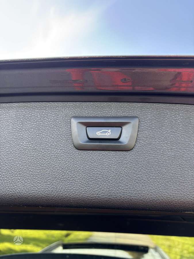 BMW 320, universalas