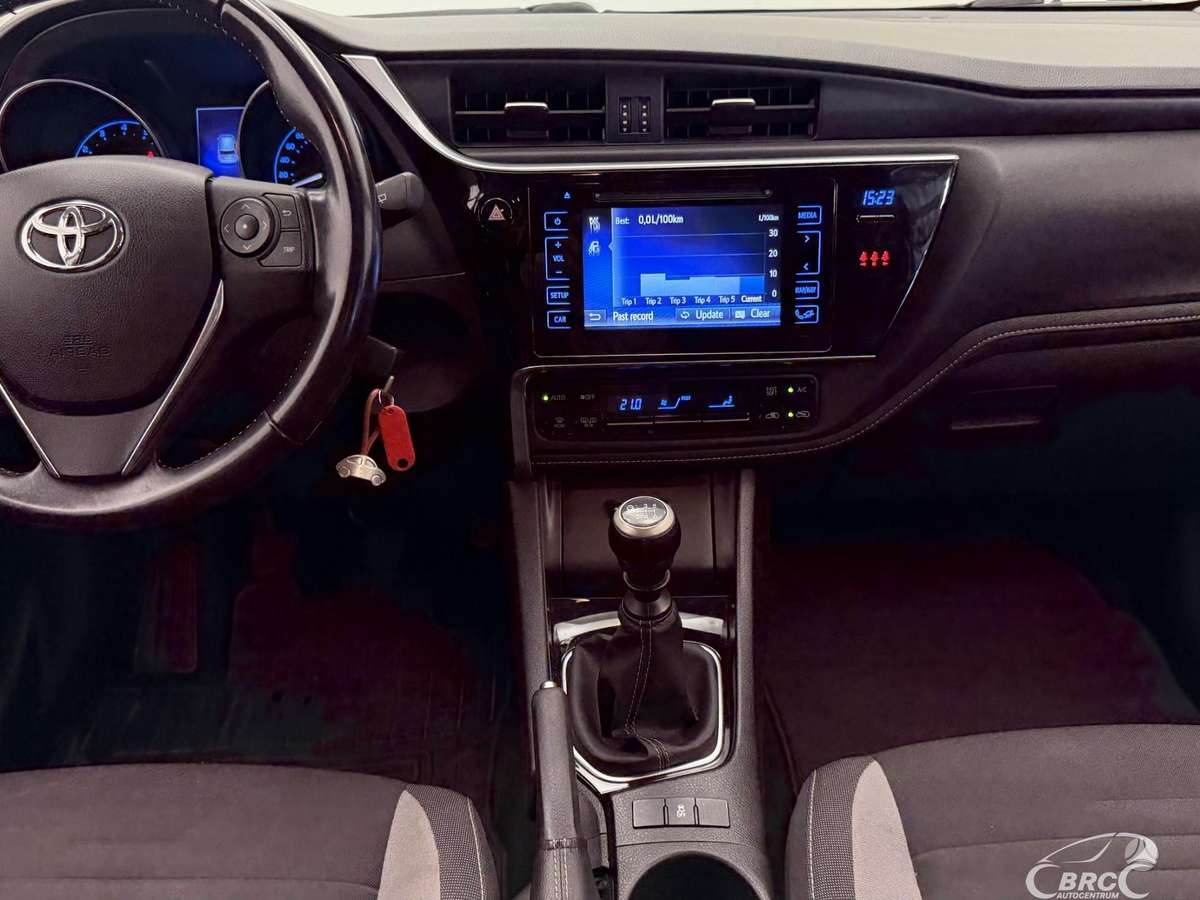 Toyota Auris, 1.6 l., Хэтчбек