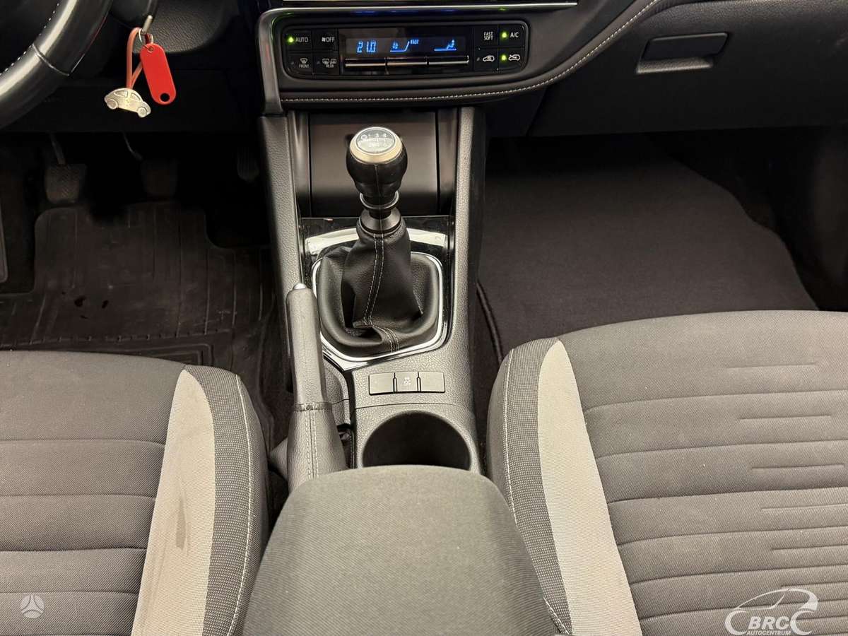 Toyota Auris, 1.6 l., Хэтчбек