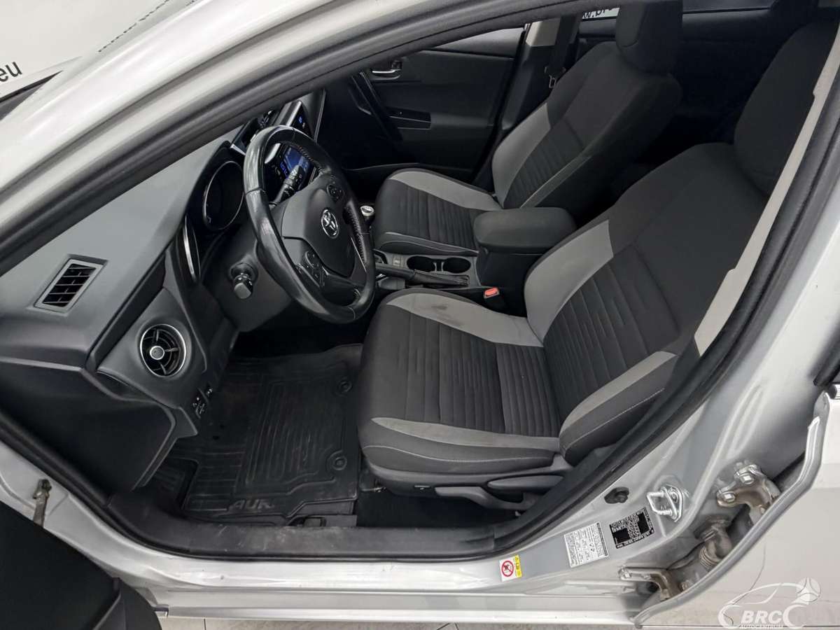 Toyota Auris, 1.6 l., Хэтчбек