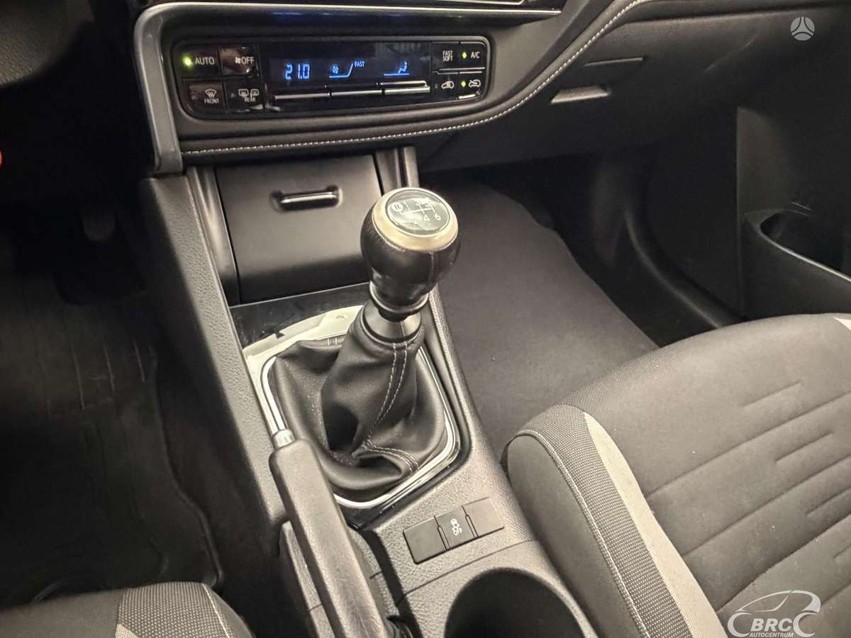Toyota Auris, 1.6 l., Хэтчбек