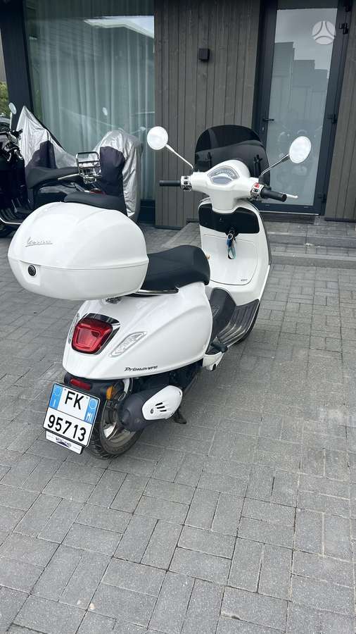 Piaggio Vespa 125cc, мотороллеры / мопеды