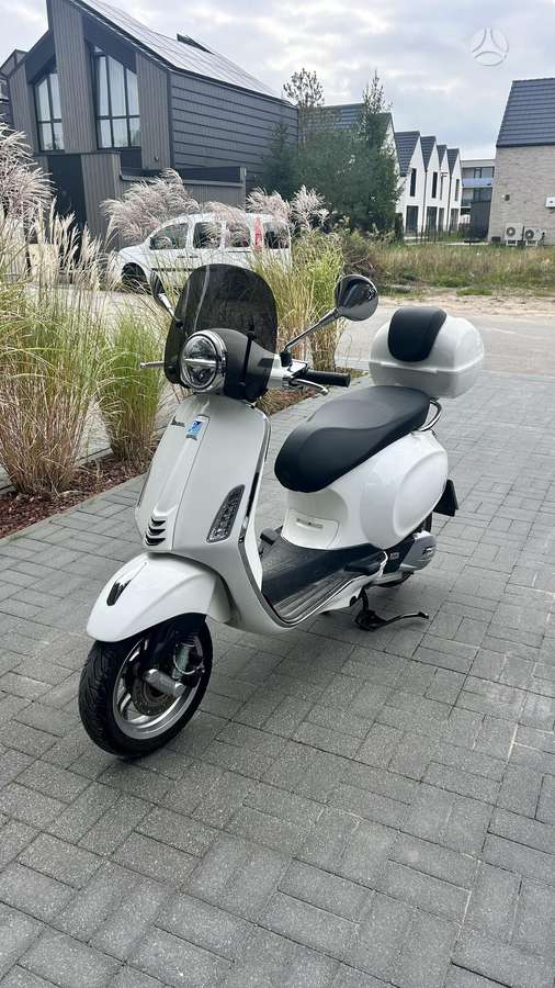 Piaggio Vespa 125cc, scooters / mopeds