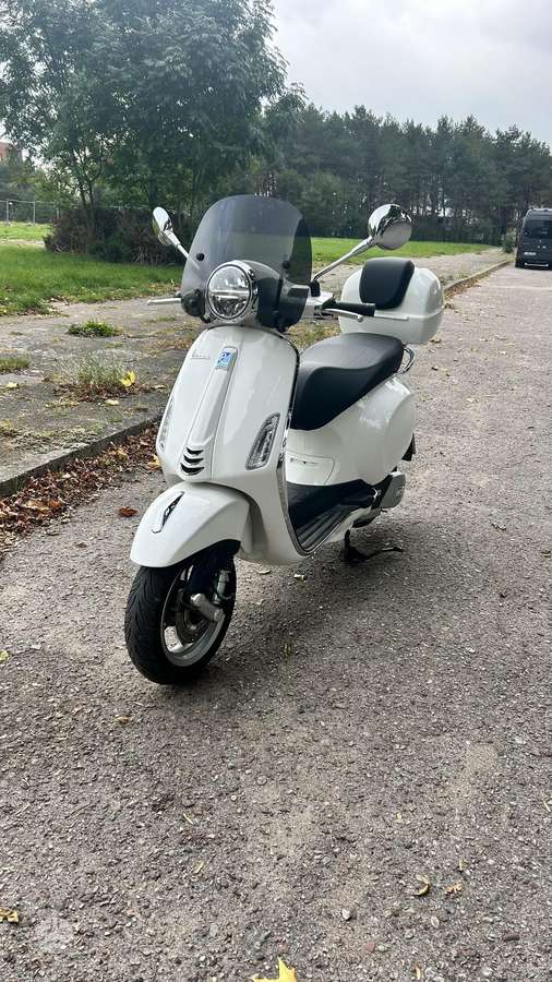 Piaggio Vespa 125cc, scooters / mopeds