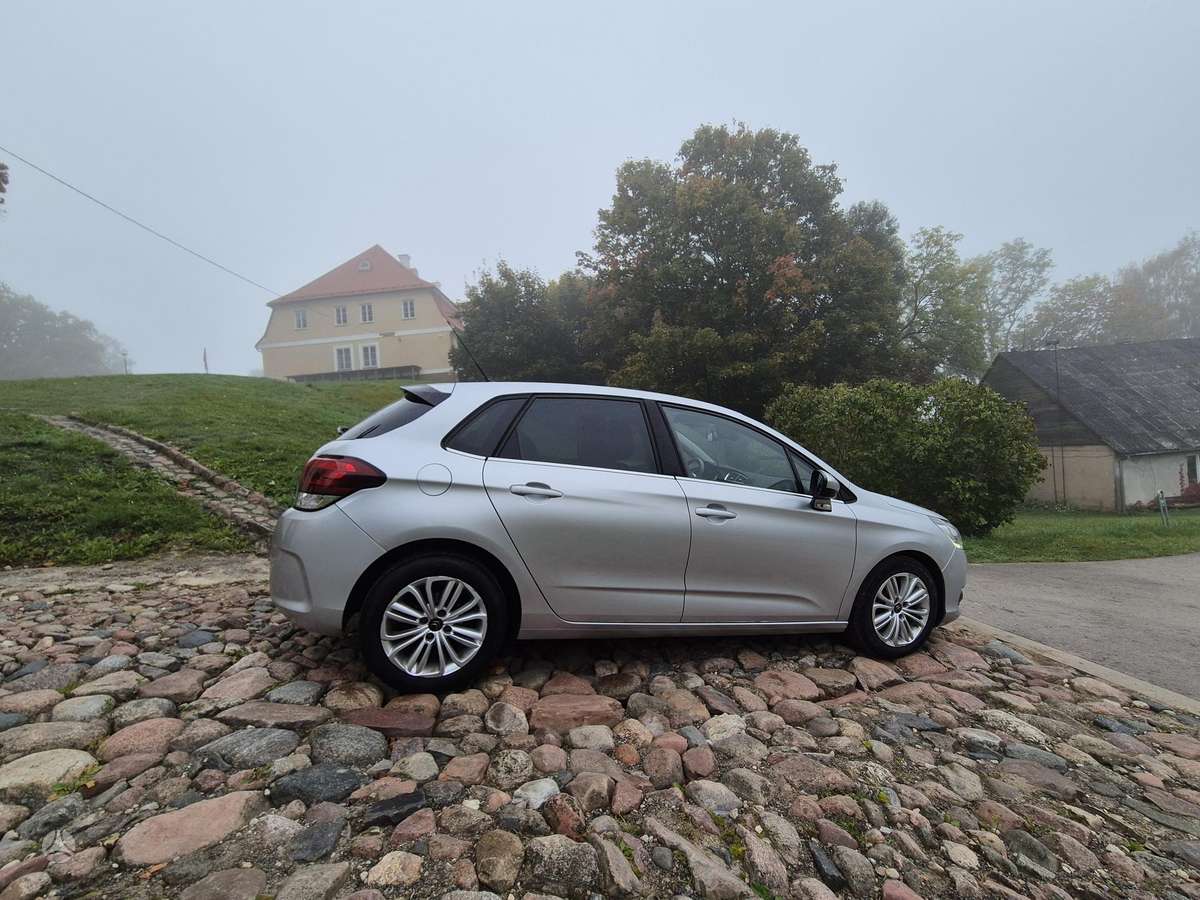 Citroen C4, 1.6 l., hatchback