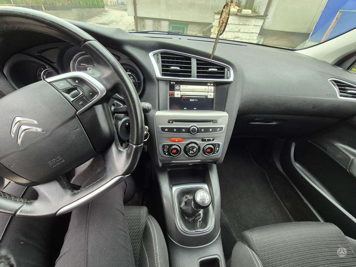Citroen C4, 1.6 l., hatchback