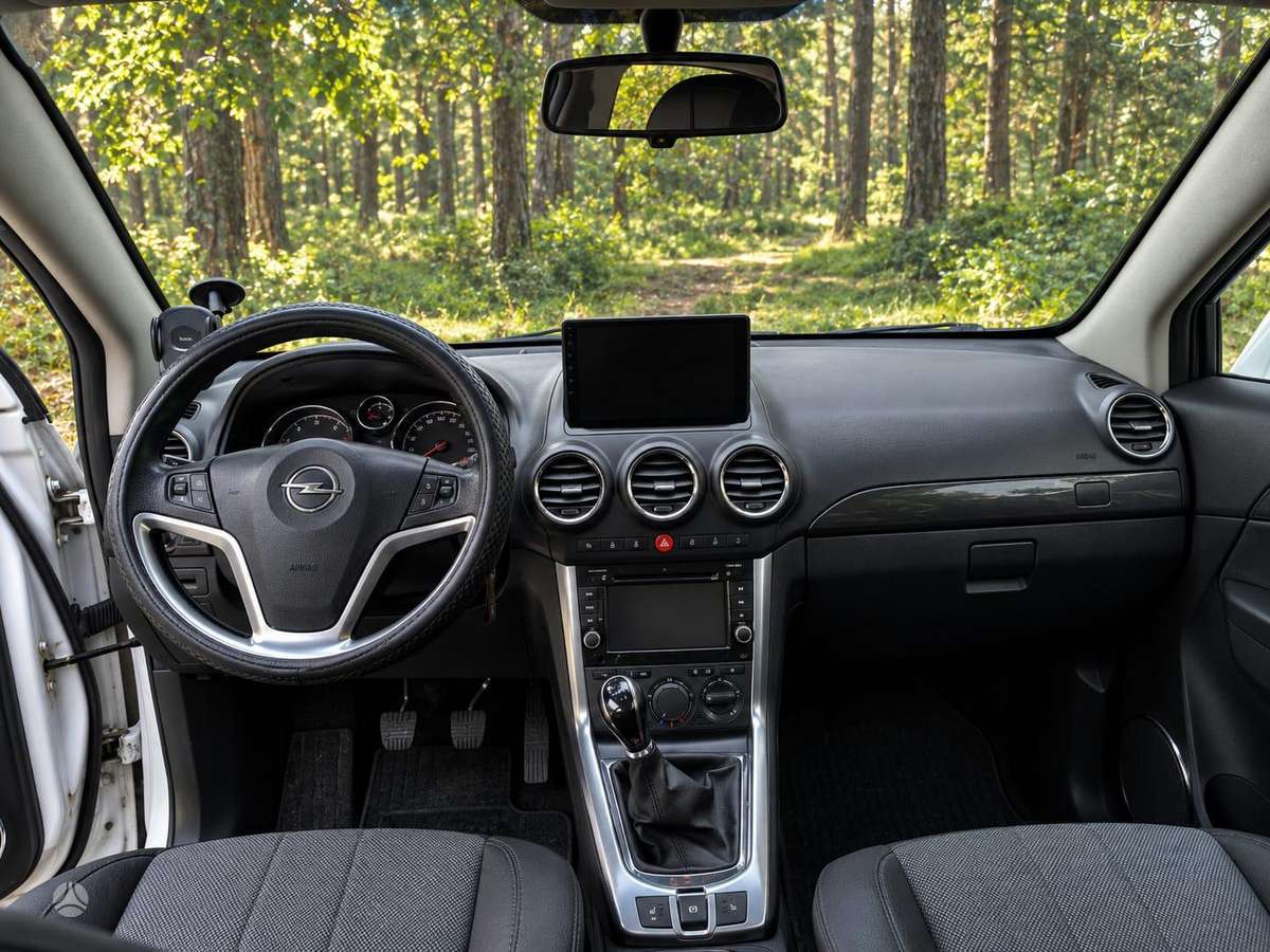 Opel Antara, 2.2 l., off-road / crossover