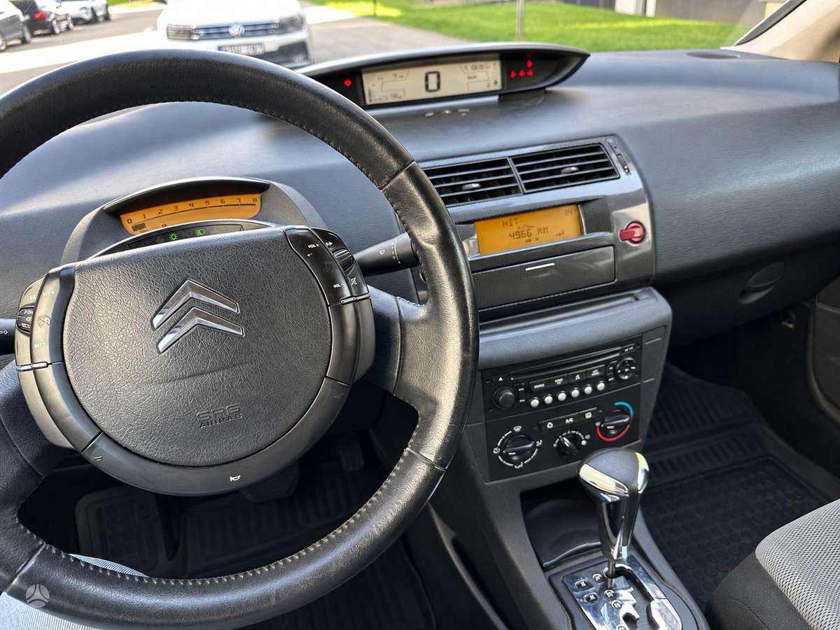 Citroen C4, 1.6 l., hatchback