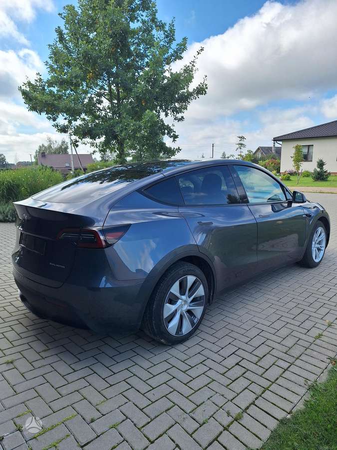 Tesla Model Y, 75 kWh, off-road / crossover
