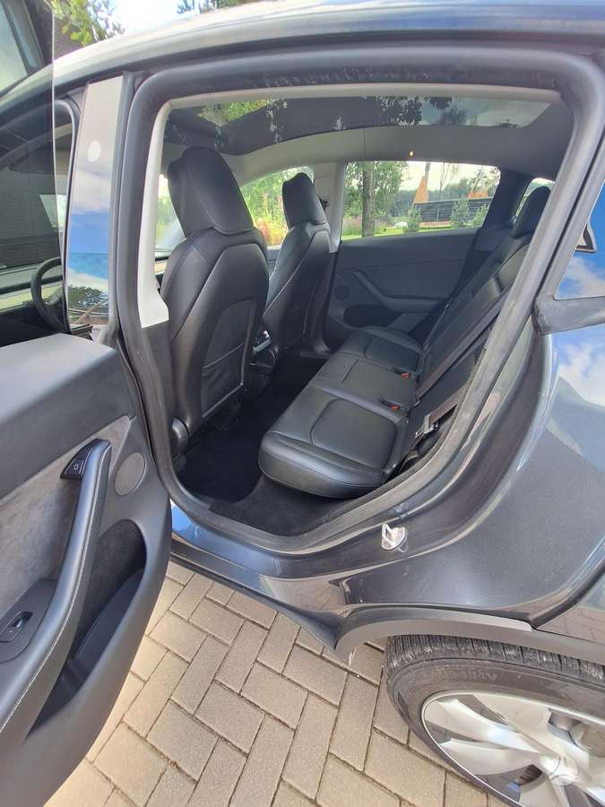 Tesla Model Y, 75 kWh, off-road / crossover