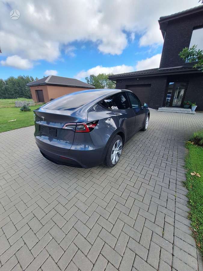 Tesla Model Y, 75 kWh, off-road / crossover