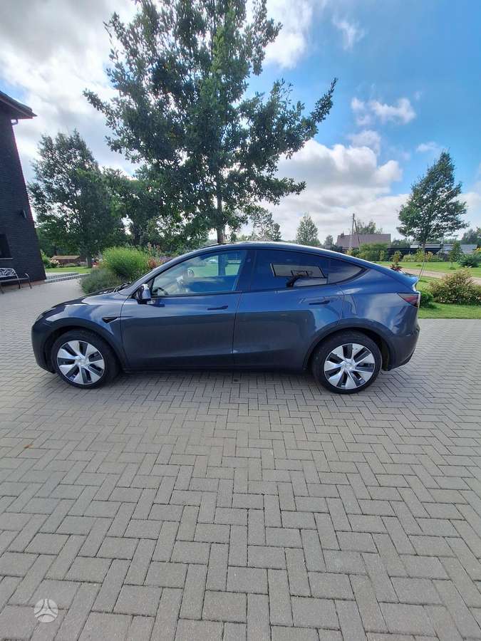 Tesla Model Y, 75 kWh, off-road / crossover