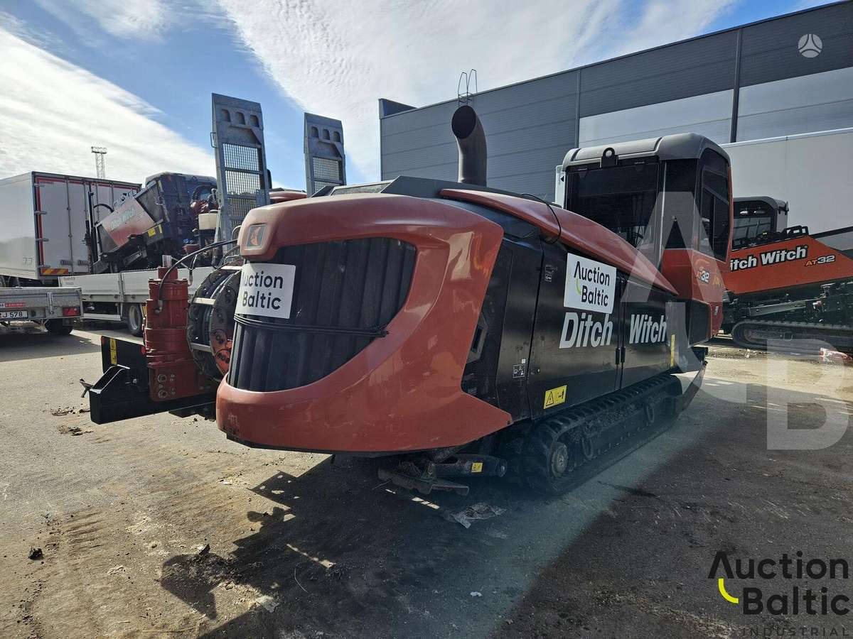 -Kita- Ditch Witch AT32, other