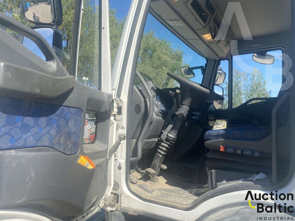 Iveco ML 120E22, platformas