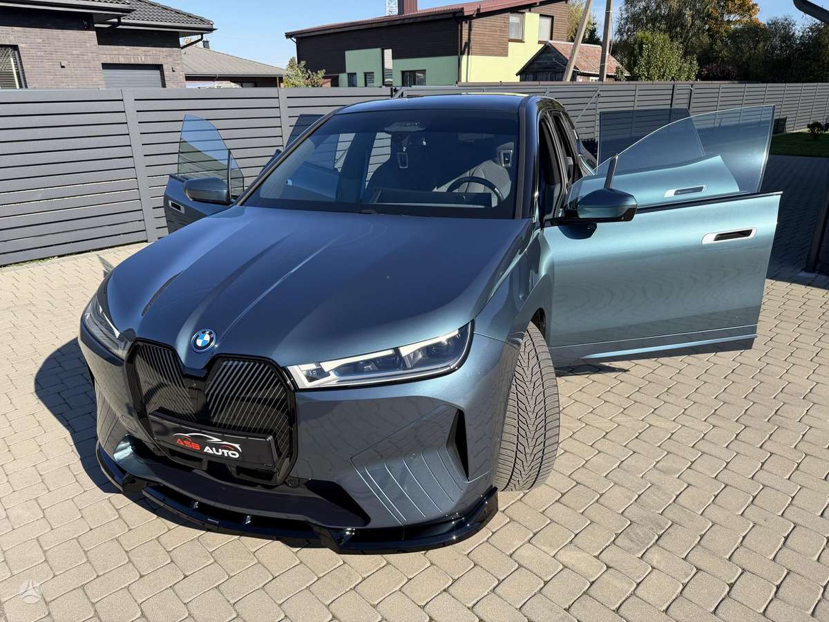 BMW iX, 77 kWh, off-road / crossover