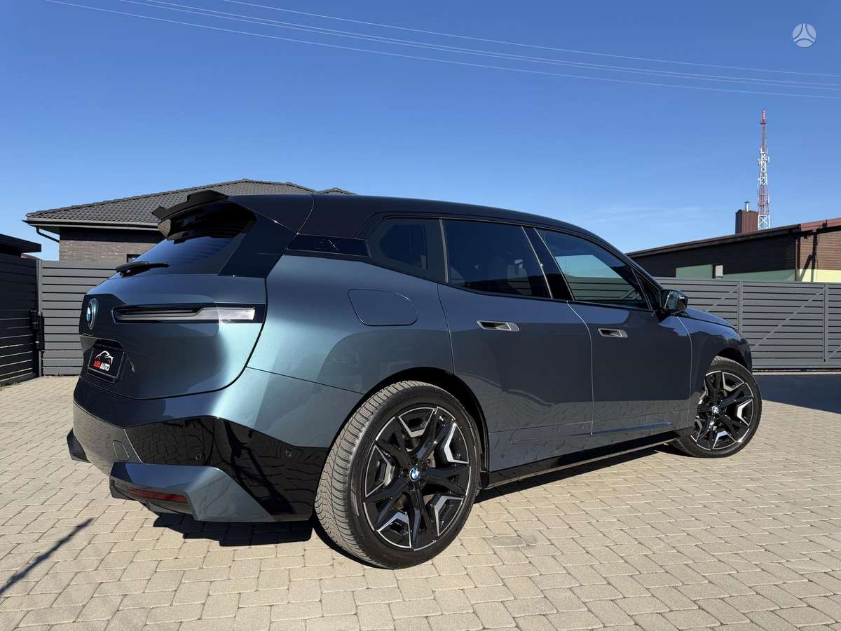 BMW iX, 77 kWh, off-road / crossover
