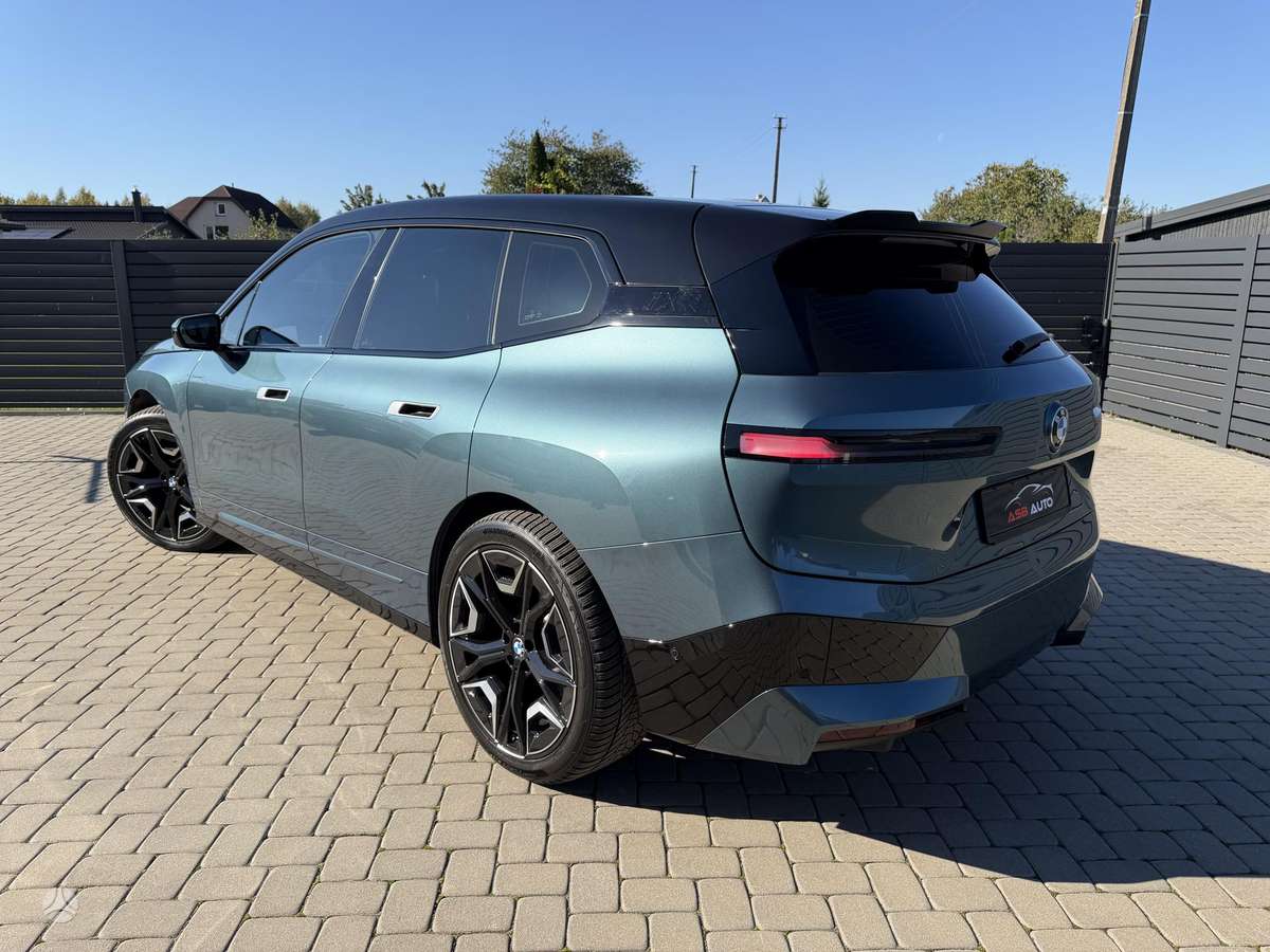 BMW iX, 77 kWh, off-road / crossover