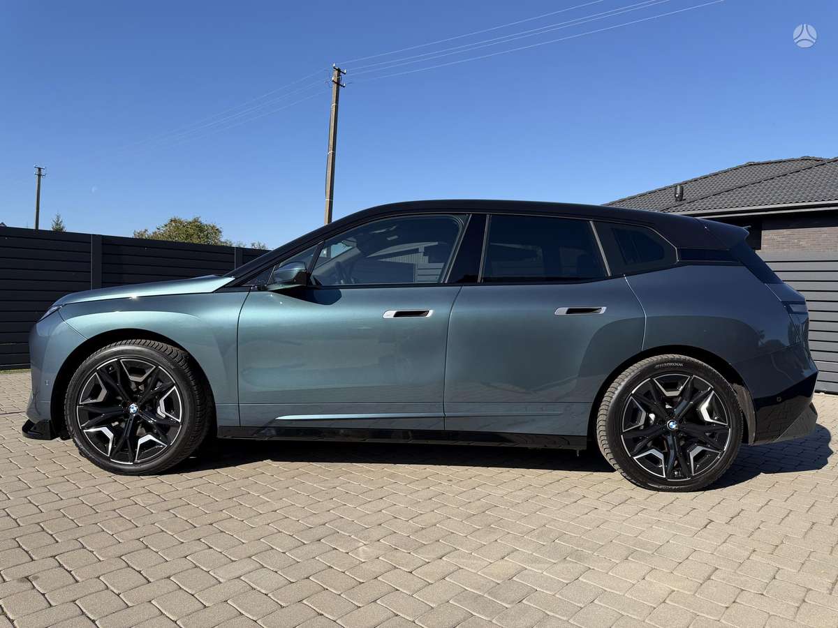 BMW iX, 77 kWh, off-road / crossover