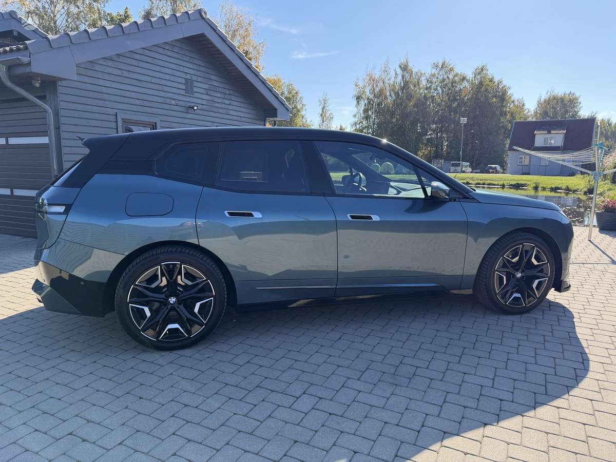 BMW iX, 77 kWh, off-road / crossover
