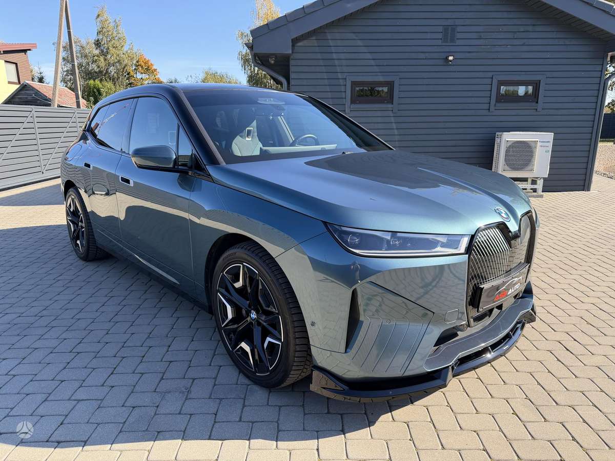 BMW iX, 77 kWh, off-road / crossover
